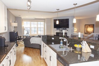 535 S 10th St in Minneapolis, MN - Building Photo - Building Photo