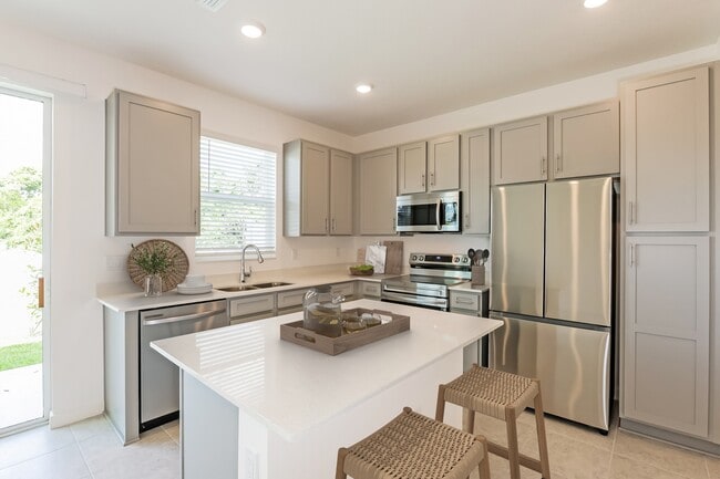 1439 Tristar Dr in Plant City, FL - Building Photo - Building Photo
