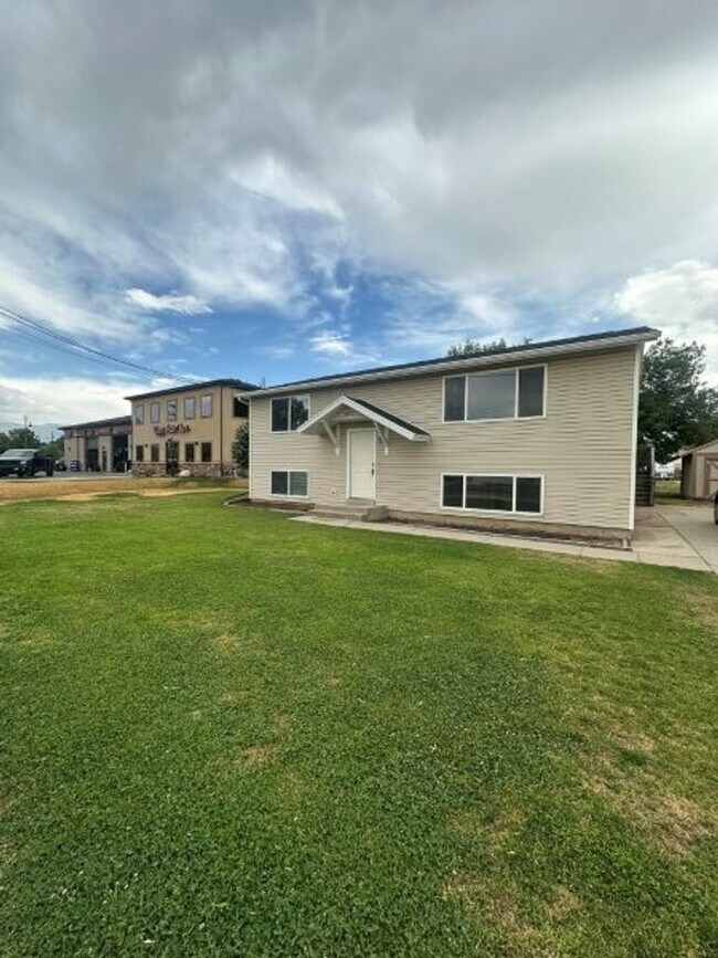 2093 W 2300 N in Clinton, UT - Building Photo - Building Photo