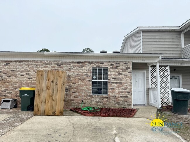 40 Chatelaine Cir SE