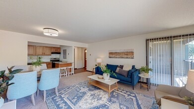 Hillsborough Apartments in Roseville, MN - Building Photo - Building Photo