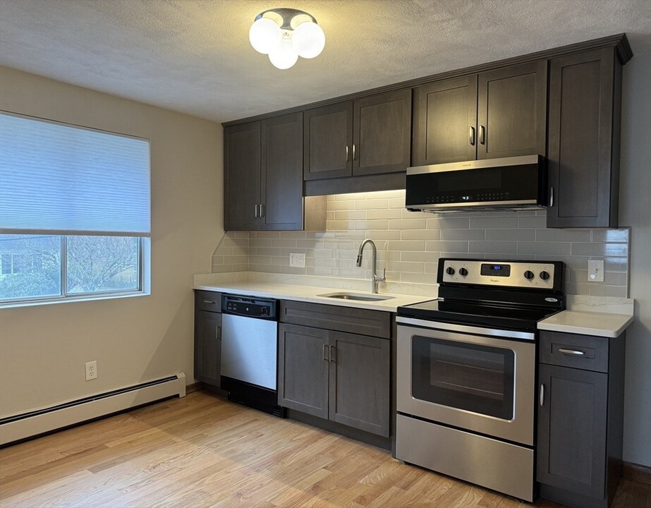 34 John St in Waltham, MA - Foto de edificio