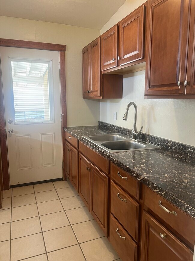 824 Clovis Ave in Grants, NM - Building Photo - Building Photo