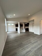 1683 Dotie Dr in Springfield, OR - Building Photo - Building Photo