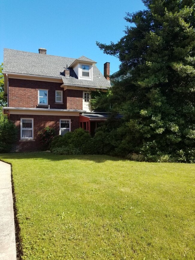 155 W 21st St in Erie, PA - Building Photo - Building Photo