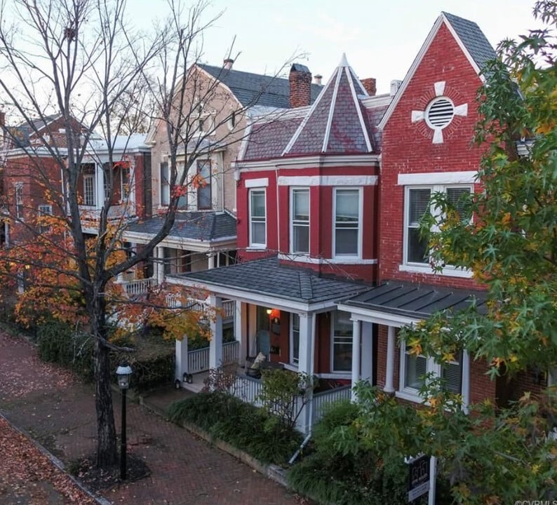 2710 E Grace St in Richmond, VA - Foto de edificio