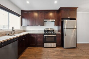 633 N Hayworth Ave in Los Angeles, CA - Building Photo