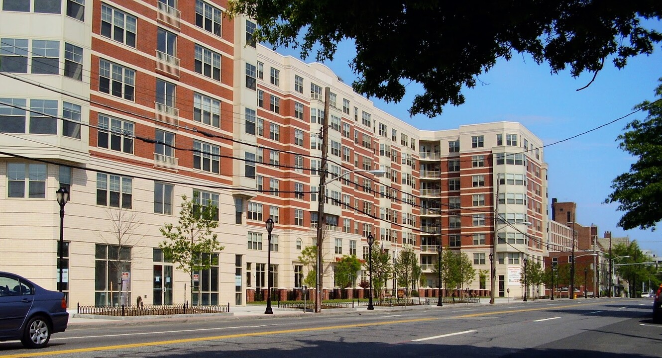 300 Mamaroneck Ave, Unit 608 in White Plains, NY - Foto de edificio
