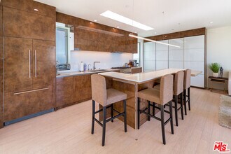 18223 Coastline Dr in Malibu, CA - Building Photo - Building Photo