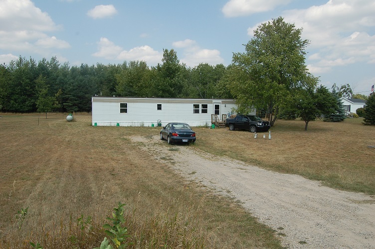 102 Menominee Trail in Buckley, MI - Building Photo