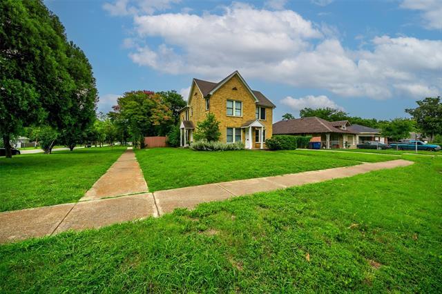 property at 902 S Oak Cliff Blvd