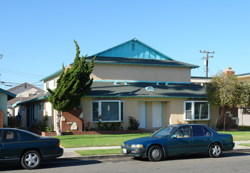 221 Chester Way in Oxnard, CA - Building Photo