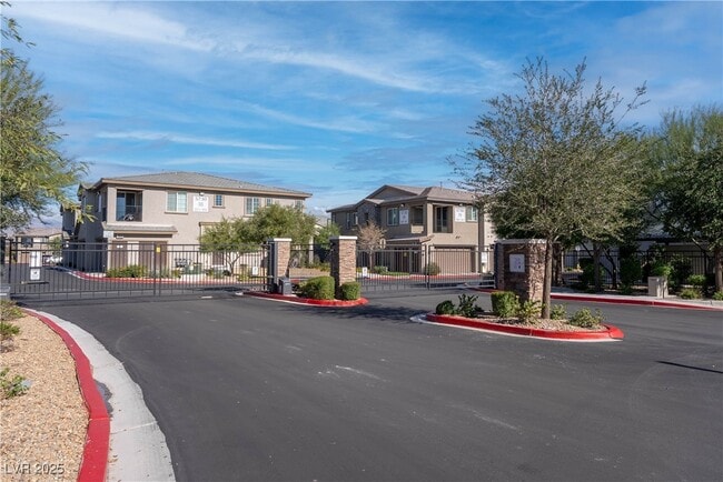 5730 Sky Pointe Dr in Las Vegas, NV - Building Photo - Building Photo