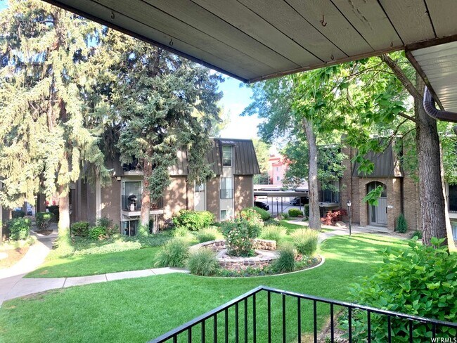 property at 4860 S Highland Cir