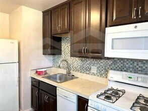 6109 Maylane Dr in Baltimore, MD - Foto de edificio - Building Photo