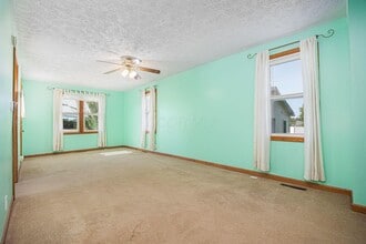 334 Lancaster Pike in Circleville, OH - Building Photo - Building Photo