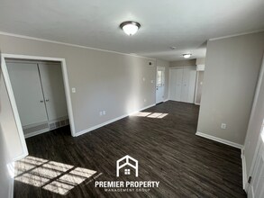 211 Burwood Dr in Memphis, TN - Building Photo - Building Photo