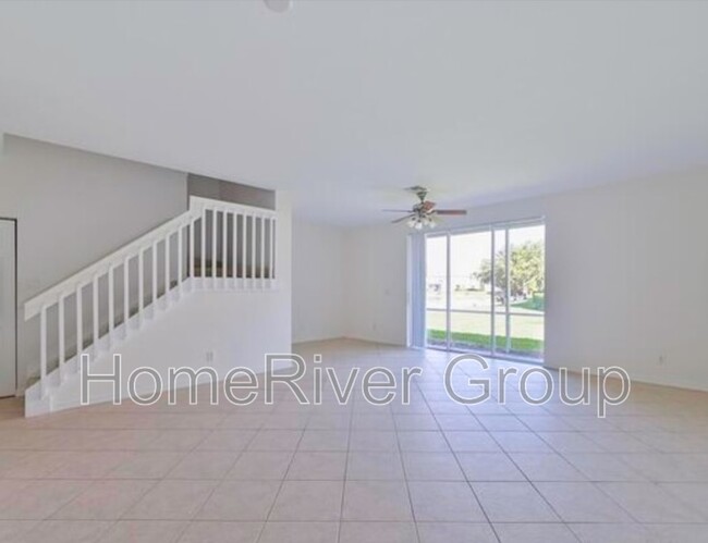 9840 Roundstone Cir in Ft. Myers, FL - Foto de edificio - Building Photo