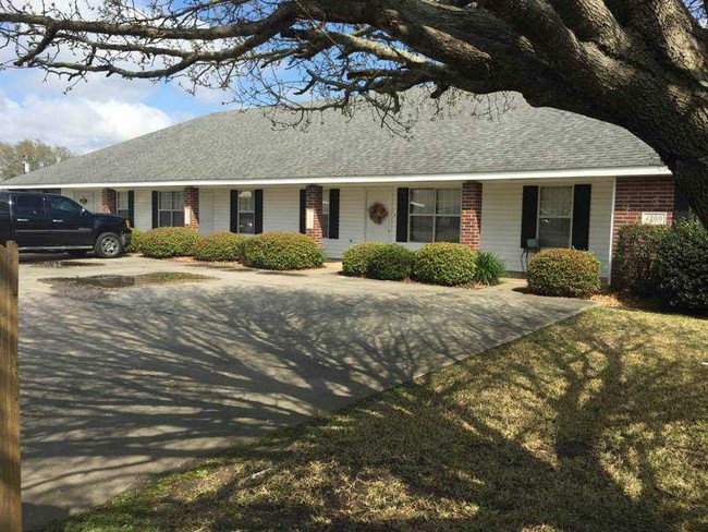 1708 N Tallowood Dr in Lake Charles, LA - Building Photo - Building Photo