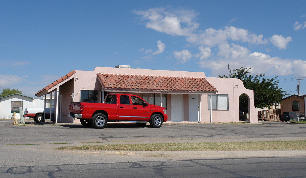 6121 Sun Valley Dr in El Paso, TX - Foto de edificio