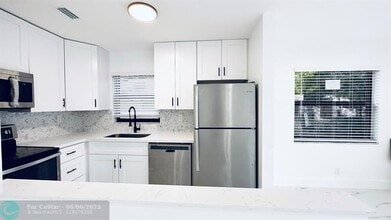 1460 NW 22nd Ct in Fort Lauderdale, FL - Foto de edificio - Building Photo
