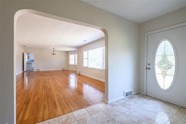 1205 Spring Valley Ln NE in Atlanta, GA - Building Photo - Building Photo