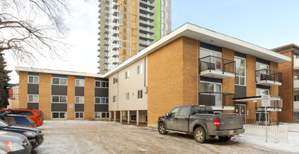 Elmwood in Edmonton, AB - Building Photo - Building Photo