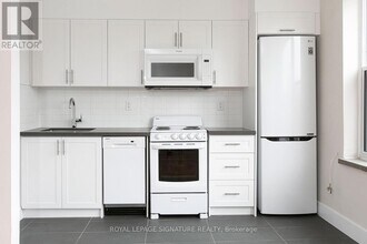 1545 Bathurst St in Toronto, ON - Building Photo - Building Photo