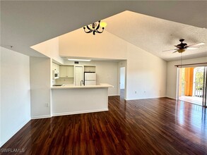 1220 Wildwood Lakes Blvd in Naples, FL - Foto de edificio - Building Photo