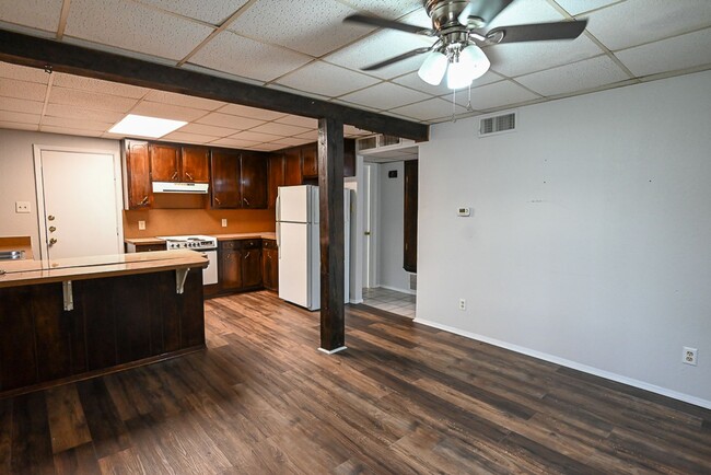 104 E Shoemaker St in Decatur, TX - Building Photo - Building Photo