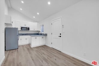 7421 Amigo Ave in Los Angeles, CA - Building Photo - Building Photo