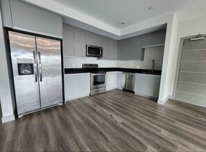 7040 Woodman Ave in Los Angeles, CA - Building Photo - Building Photo