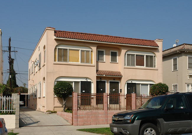 831 N Heliotrope Dr in Los Angeles, CA - Building Photo - Building Photo