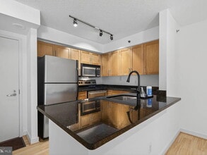 7500 Woodmont Ave, Unit 901 in Bethesda, MD - Building Photo - Building Photo