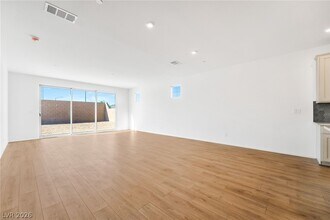 1001 Bayley Skye Ave in Henderson, NV - Building Photo - Building Photo