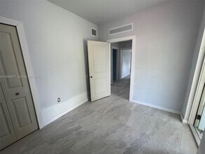 2169 NW Flagler Terrace in Miami, FL - Building Photo - Building Photo