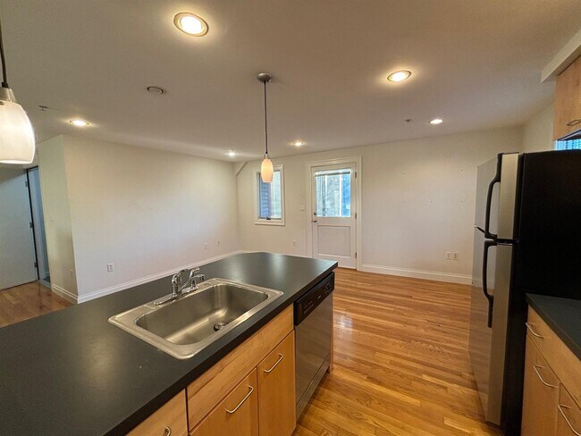 1110 Massachusetts Ave in Cambridge, MA - Building Photo - Building Photo