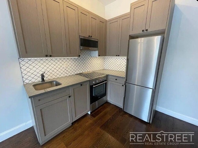 Myrtle Avenue, Unit 3C in Queens, NY - Building Photo - Building Photo