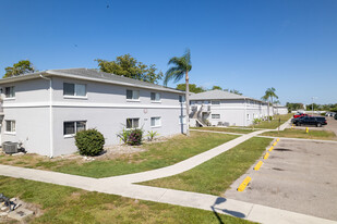 Arlington Park in Bonita Springs, FL - Building Photo