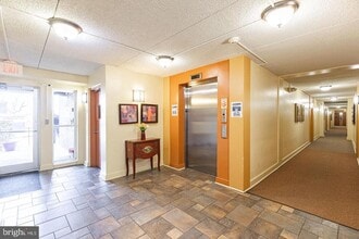 75 S Reynolds St in Alexandria, VA - Building Photo - Building Photo