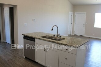 318 W Coral Dr in Pueblo West, CO - Building Photo - Building Photo