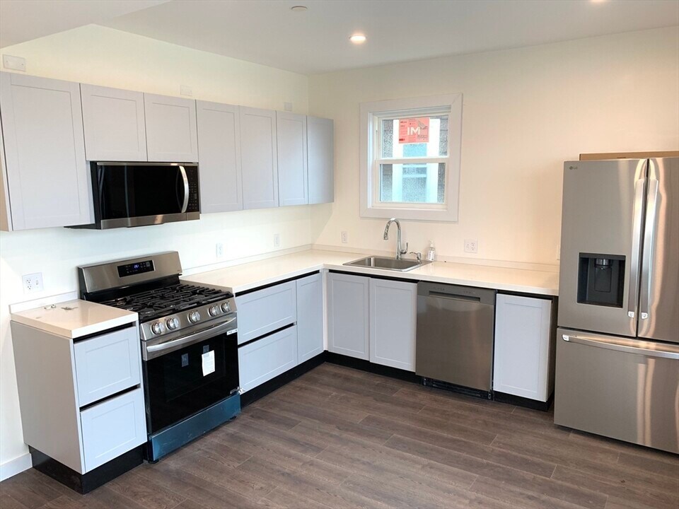 80 Adams St in Boston, MA - Building Photo