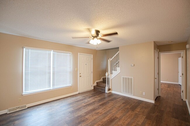 187 Old Farmers Rd in Clarksville, TN - Building Photo - Building Photo