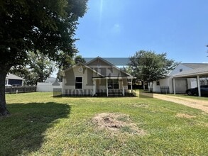 213 W Market St in Mabank, TX - Building Photo - Building Photo