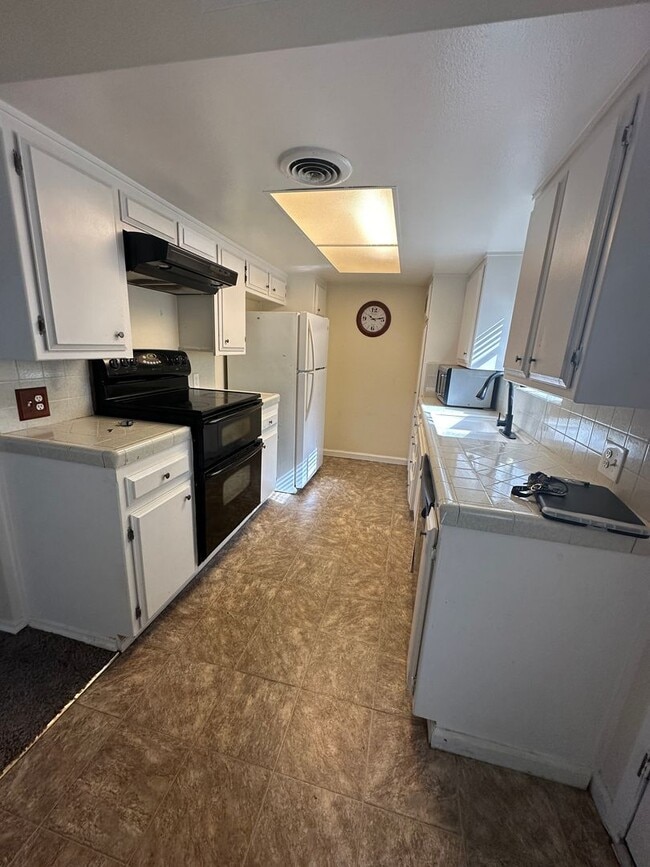 property at 3333 El Encanto Ct