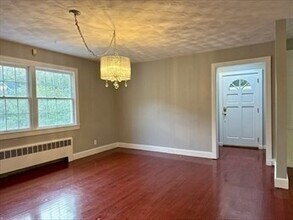 3 Alaska Ave in Bedford, MA - Building Photo - Building Photo