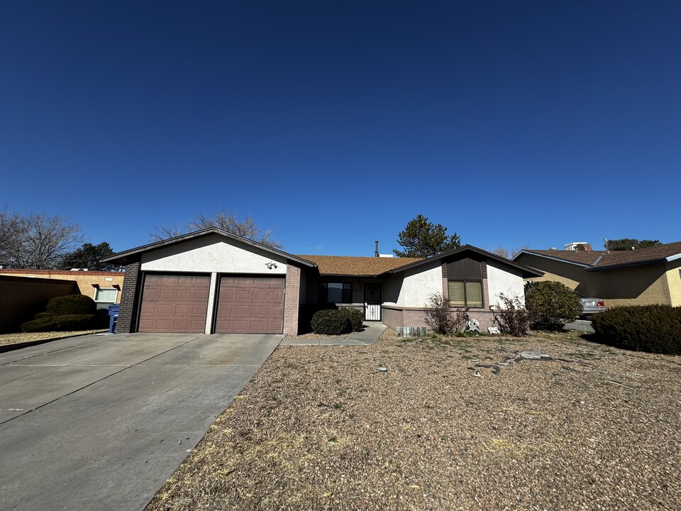 6417 Harper Dr NE in Albuquerque, NM - Building Photo