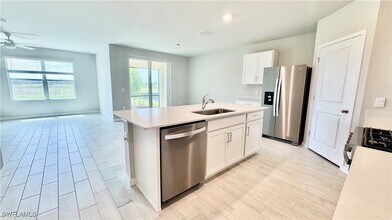 17710 Shade Tree Loop in Punta Gorda, FL - Building Photo - Building Photo