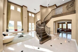 5410 Deerbourne Chase Dr in Sugar Land, TX - Foto de edificio - Building Photo