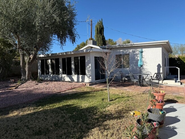 2045 S Tenaya Way in Las Vegas, NV - Building Photo - Building Photo
